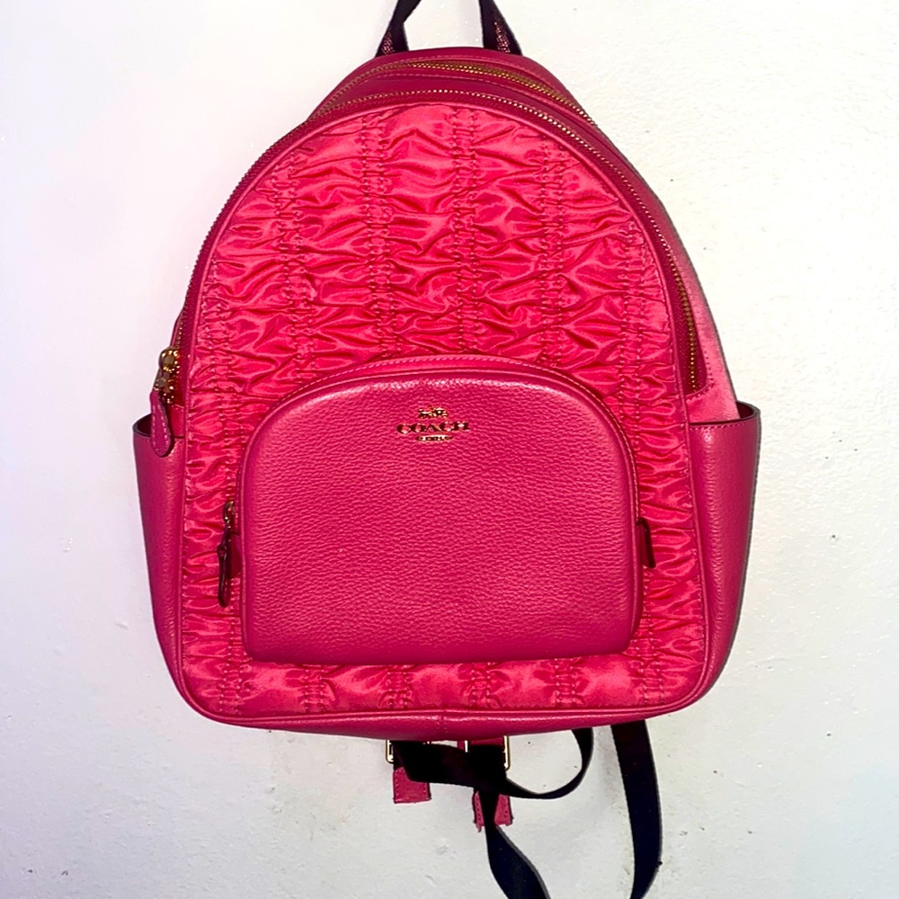 COACH PINK BAG BACK hardly worn a condition is new!!!!